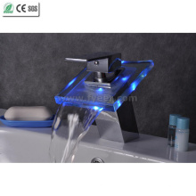 Glas Wasserfall Farbe Wasserhahn Mischer LED Becken Wasserhahn (QH0815F)